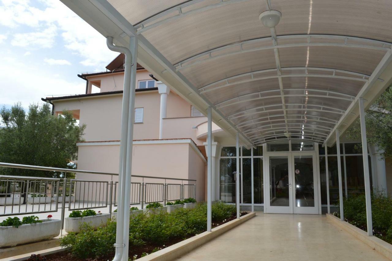 Pansion Oliva Hotel Krnica Buitenkant foto