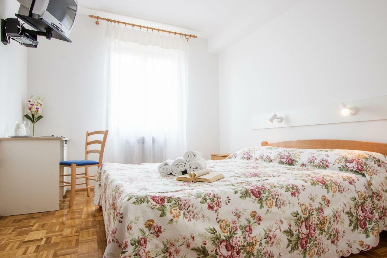 Pansion Oliva Hotel Krnica Buitenkant foto