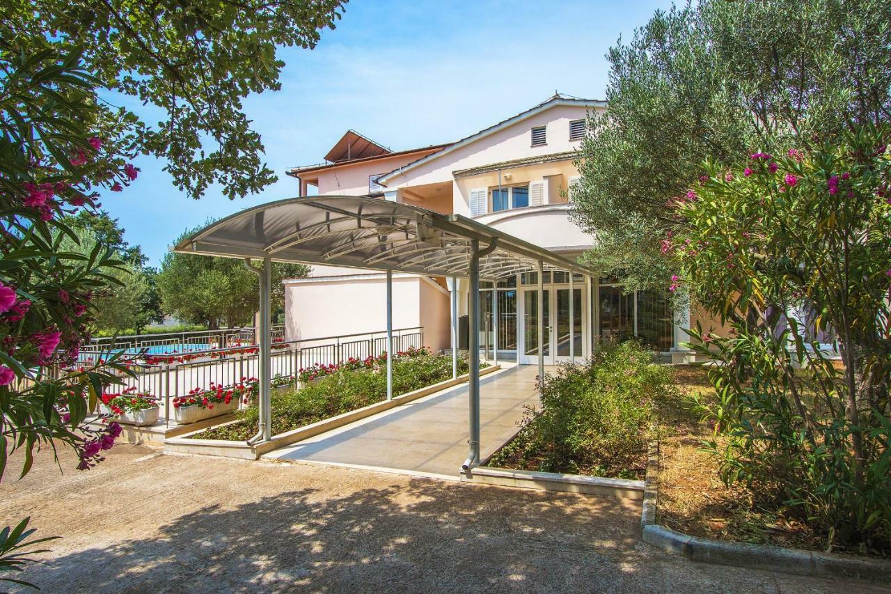 Pansion Oliva Hotel Krnica Buitenkant foto